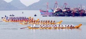 Photo by http://www.vir.com.vn/news/en/travel/hai-duong-to-host-national-boat-racing-tournament.html