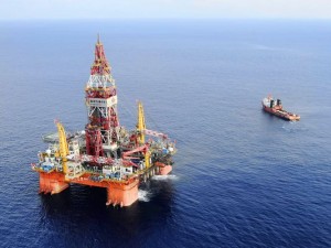 Photo by http://www.usatoday.com/story/news/world/2014/05/07/vietnam-china-oil-rig/8797007/