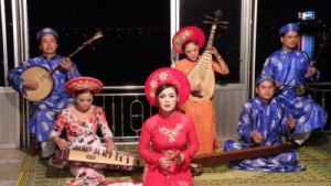 Image by http://www.vietnamdance.com/2015/06/ca-hue-recognised-as-national-heritage/