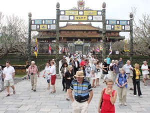 hue_tourists