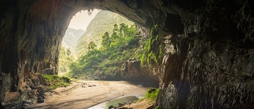 Image by http://www.vietnamlocalguide.com/destinations/quang-binh